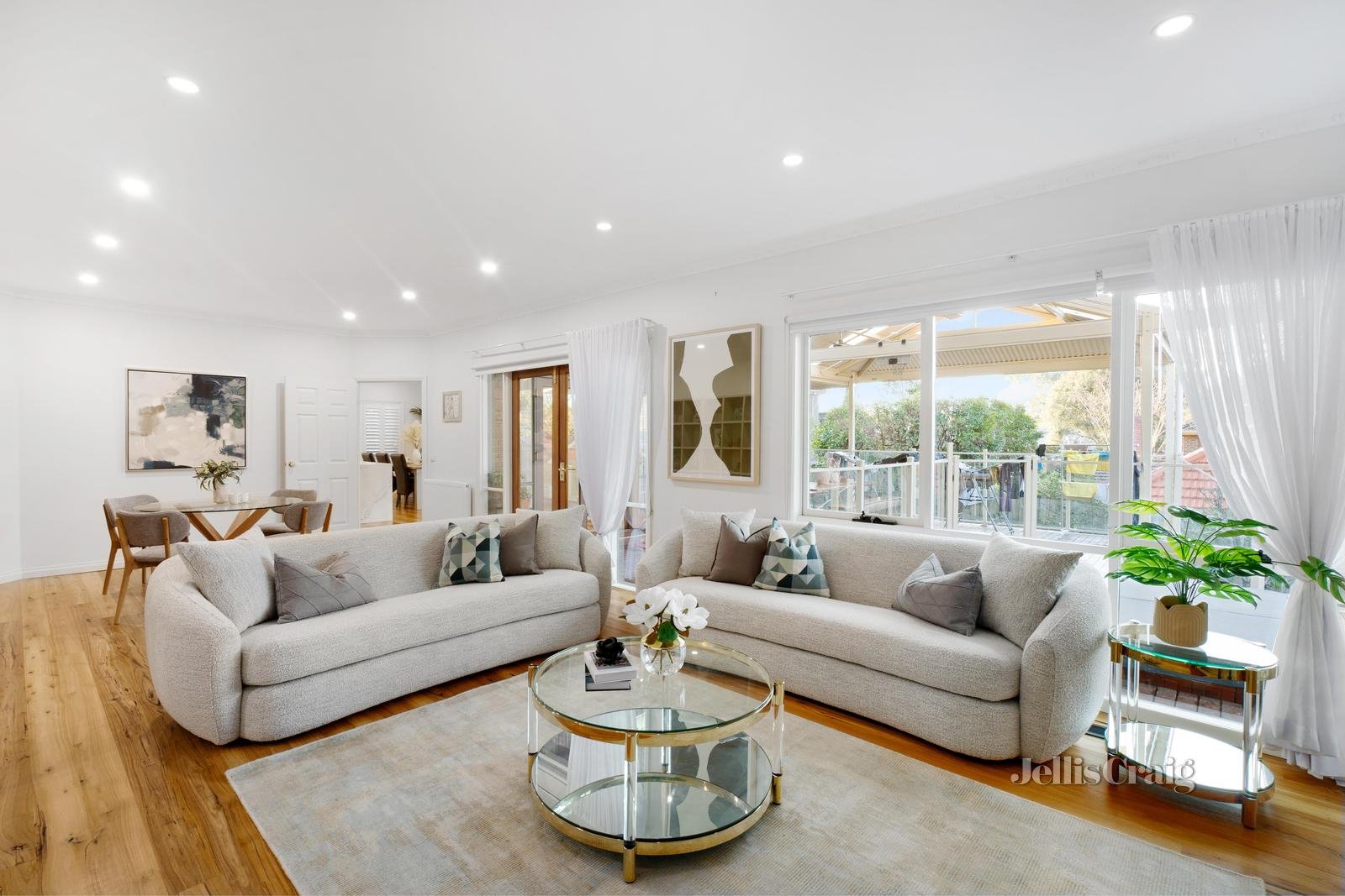 1 Wiaktun Crescent, Mount Waverley image 2