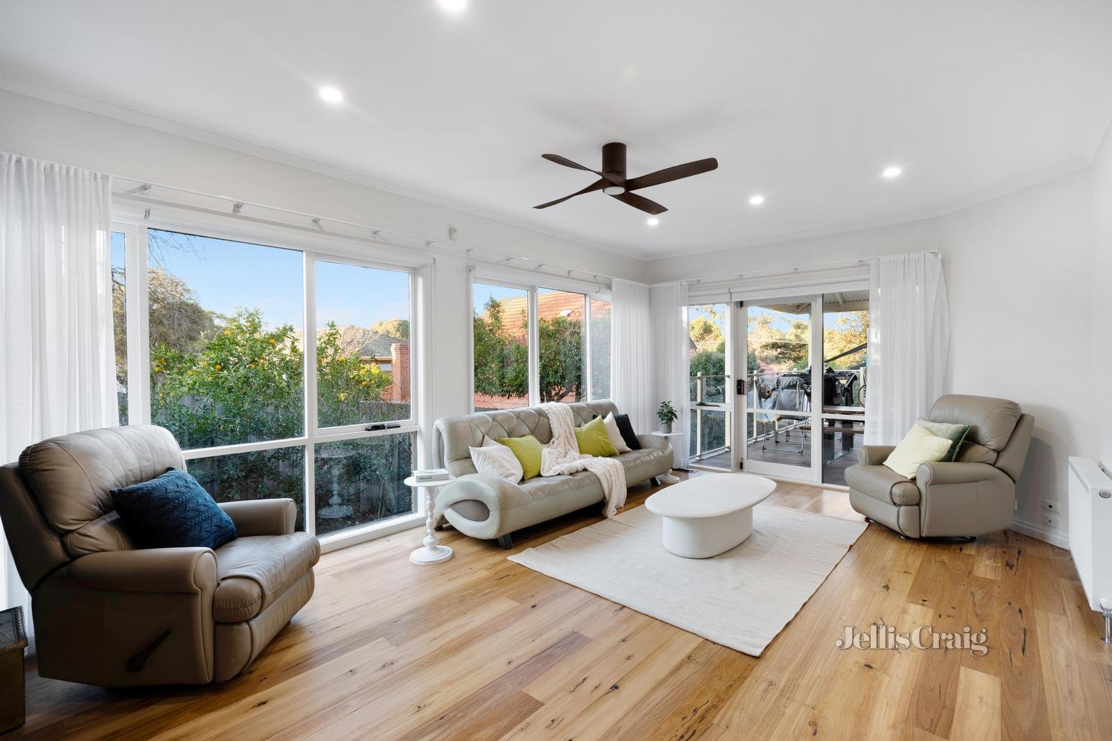 1 Wiaktun Crescent, Mount Waverley image 5