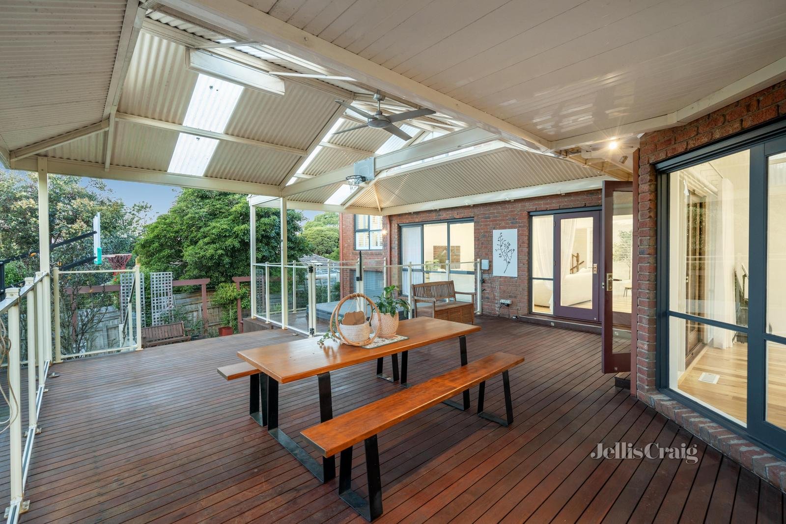 1 Wiaktun Crescent, Mount Waverley image 11