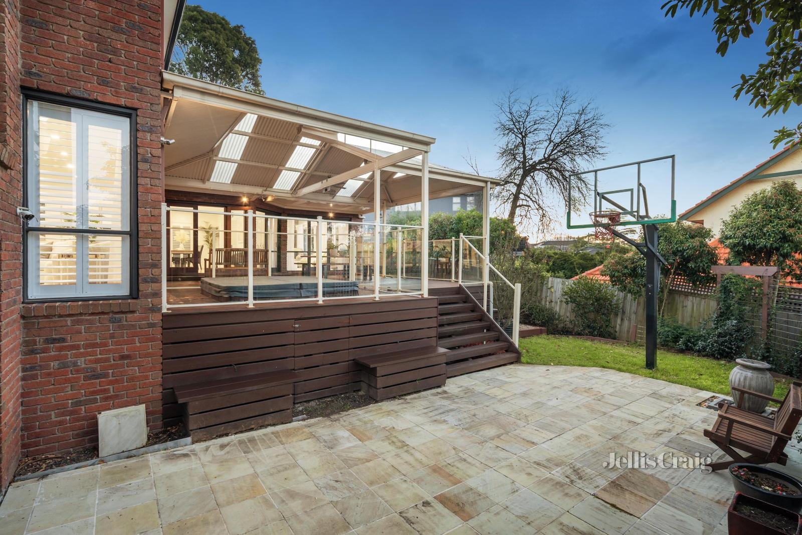 1 Wiaktun Crescent, Mount Waverley image 12