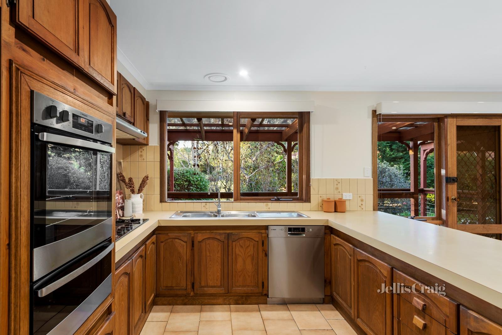 1 Wombat Drive, Eltham image 5