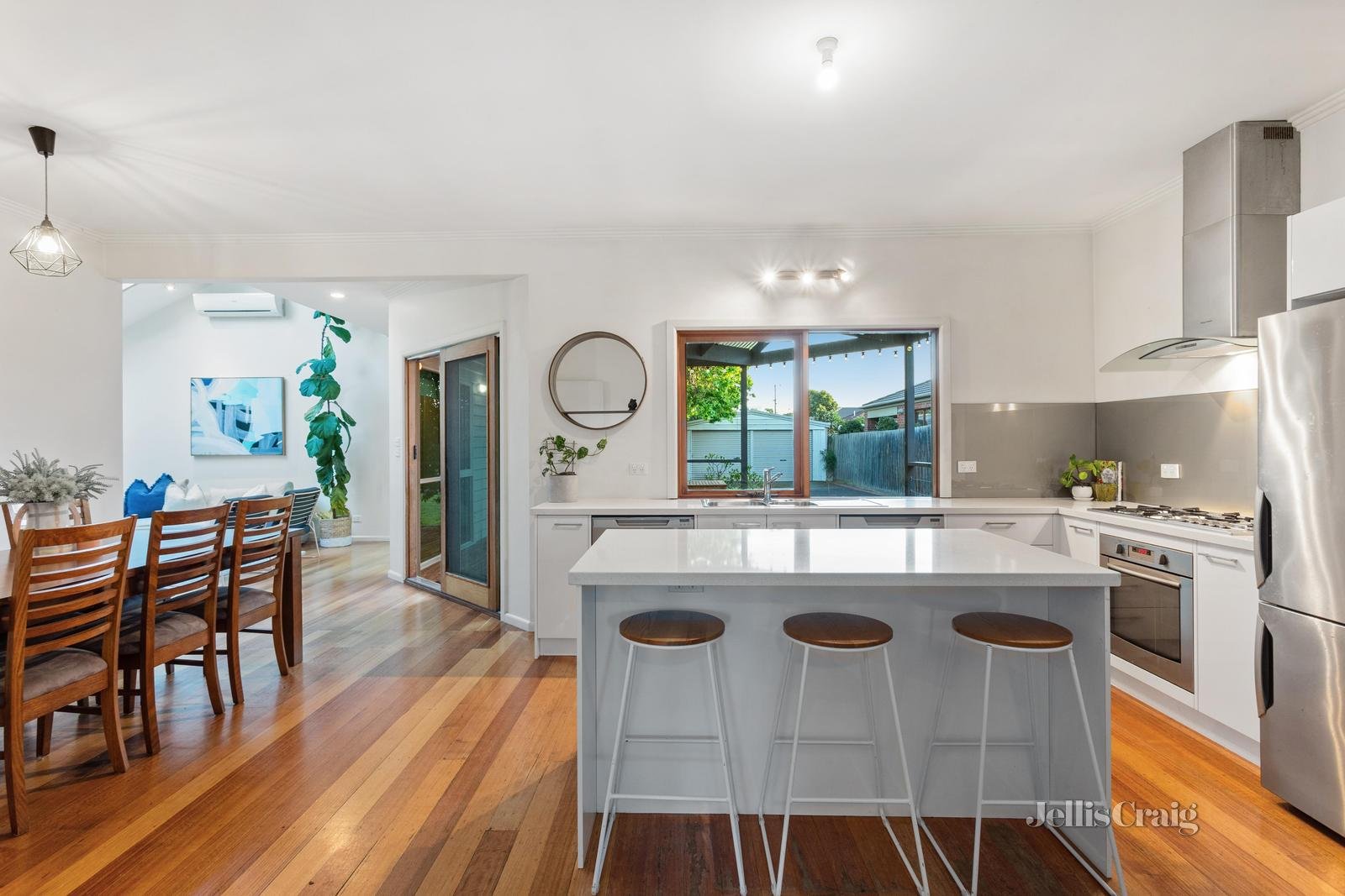 10 Acacia Avenue, Mentone image 3