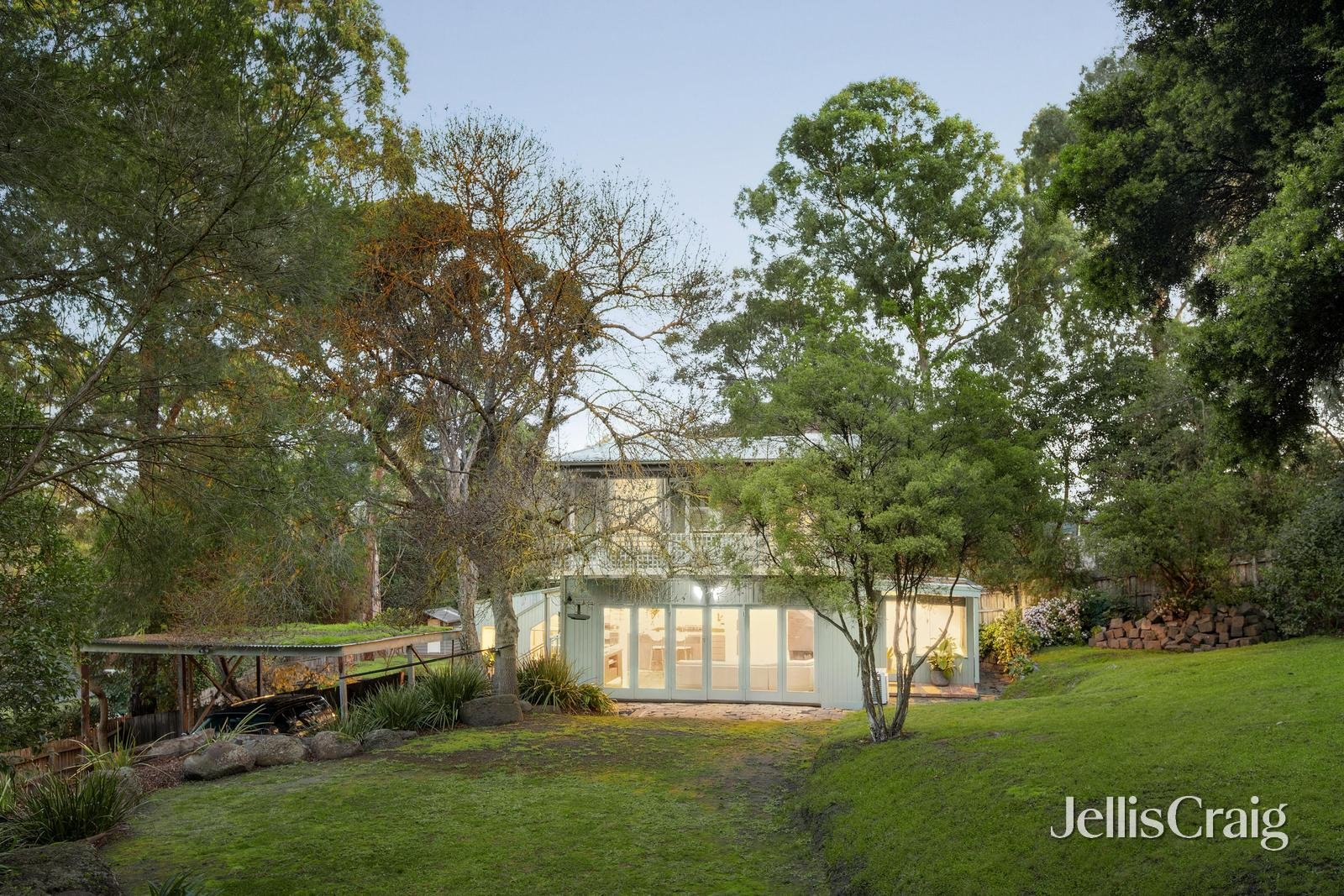 10 Albion Crescent, Greensborough image 2