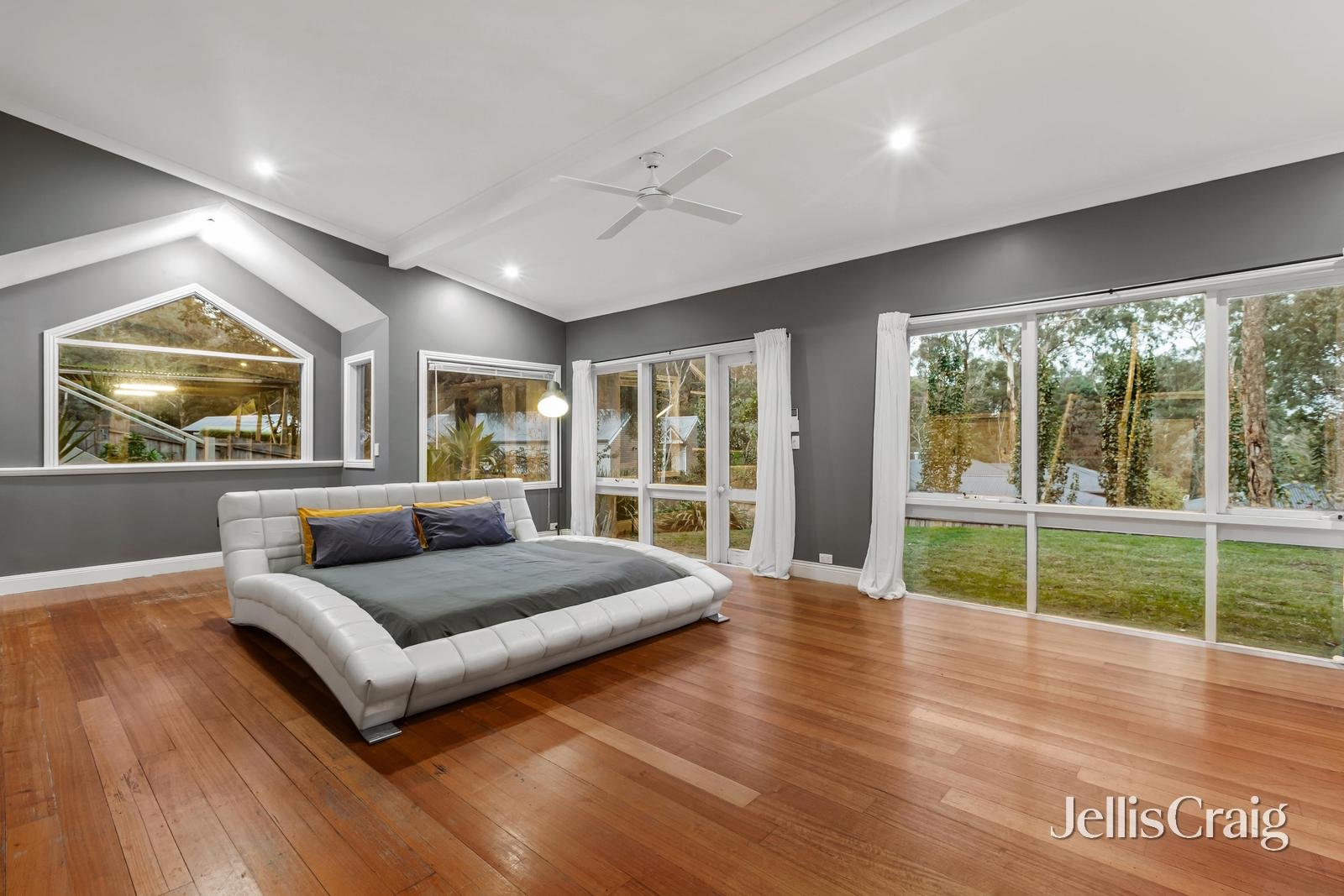 10 Albion Crescent, Greensborough image 11