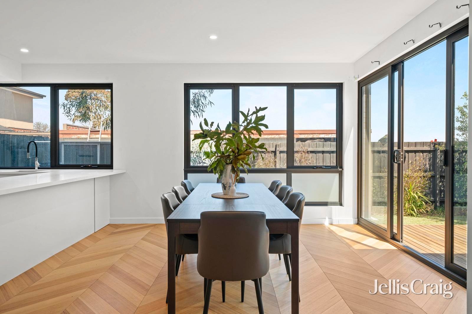 10 Alison Street, Mount Waverley image 4