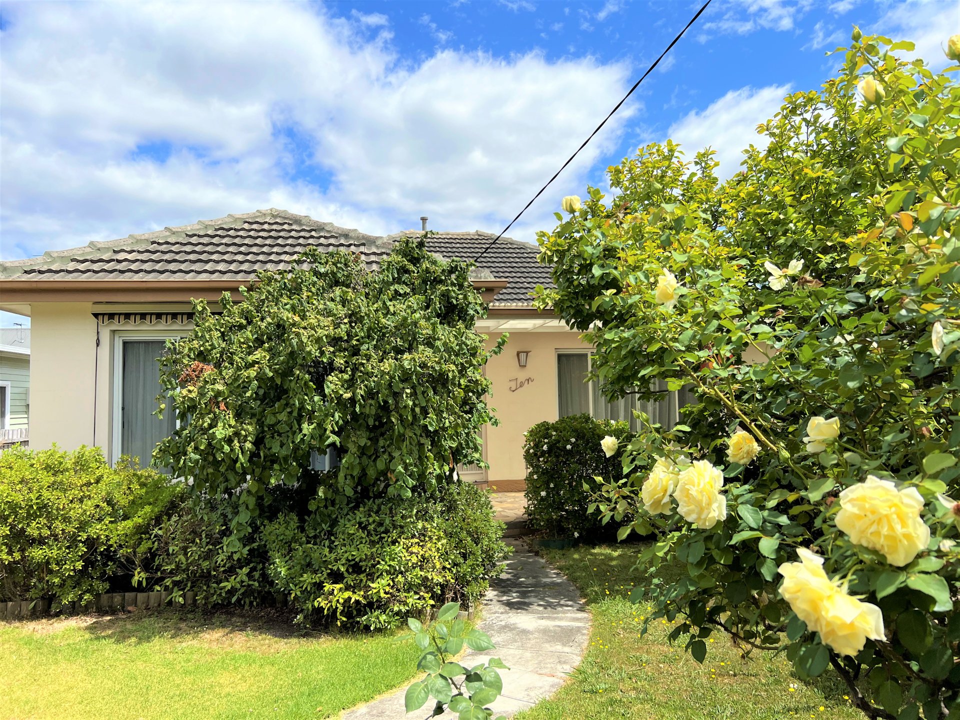 10 Amery Avenue, Blackburn image 1