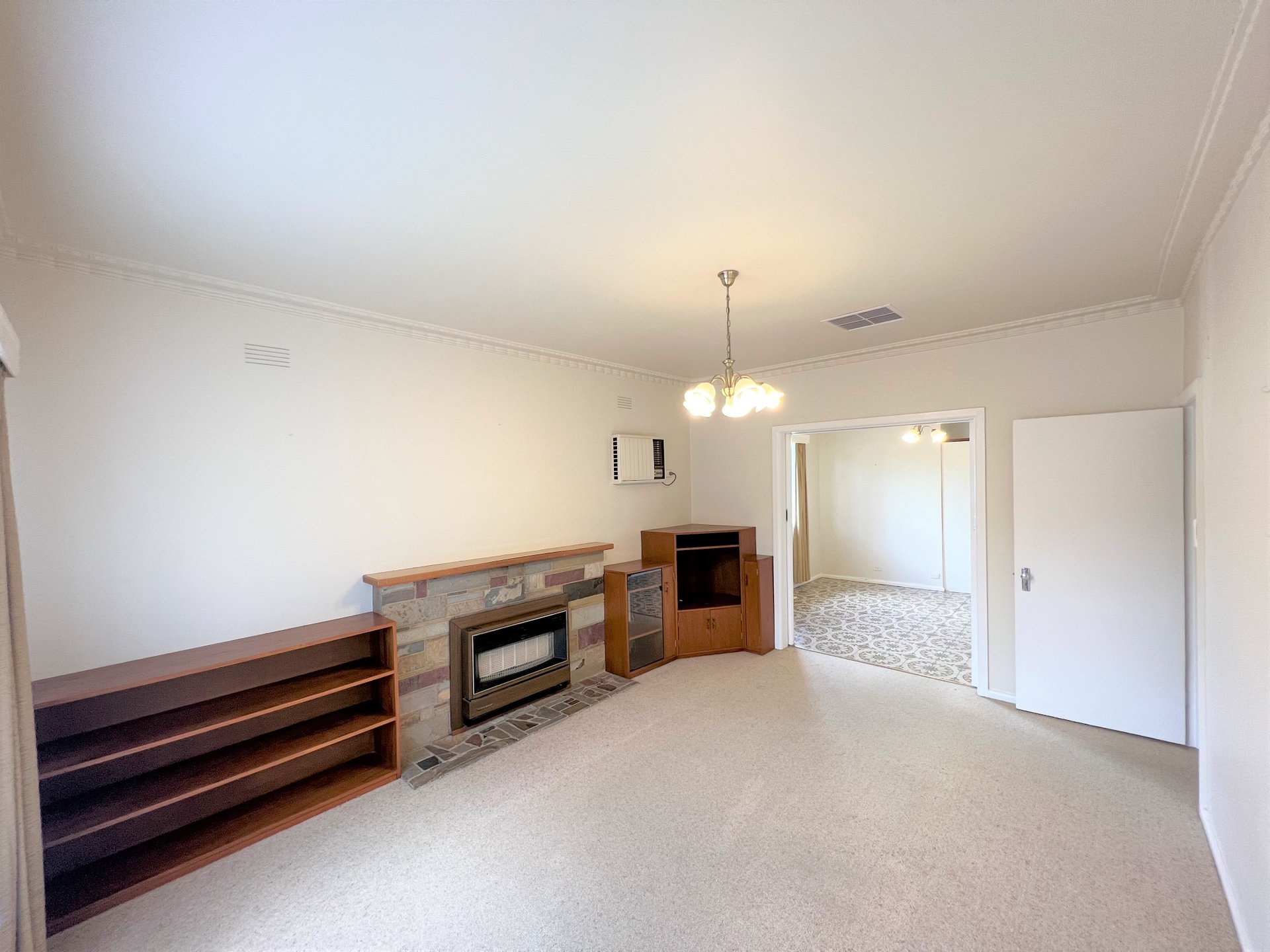 10 Amery Avenue, Blackburn image 2