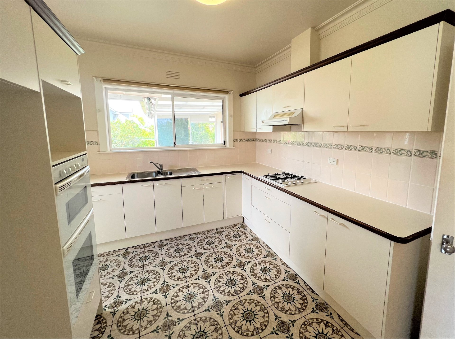 10 Amery Avenue, Blackburn image 3