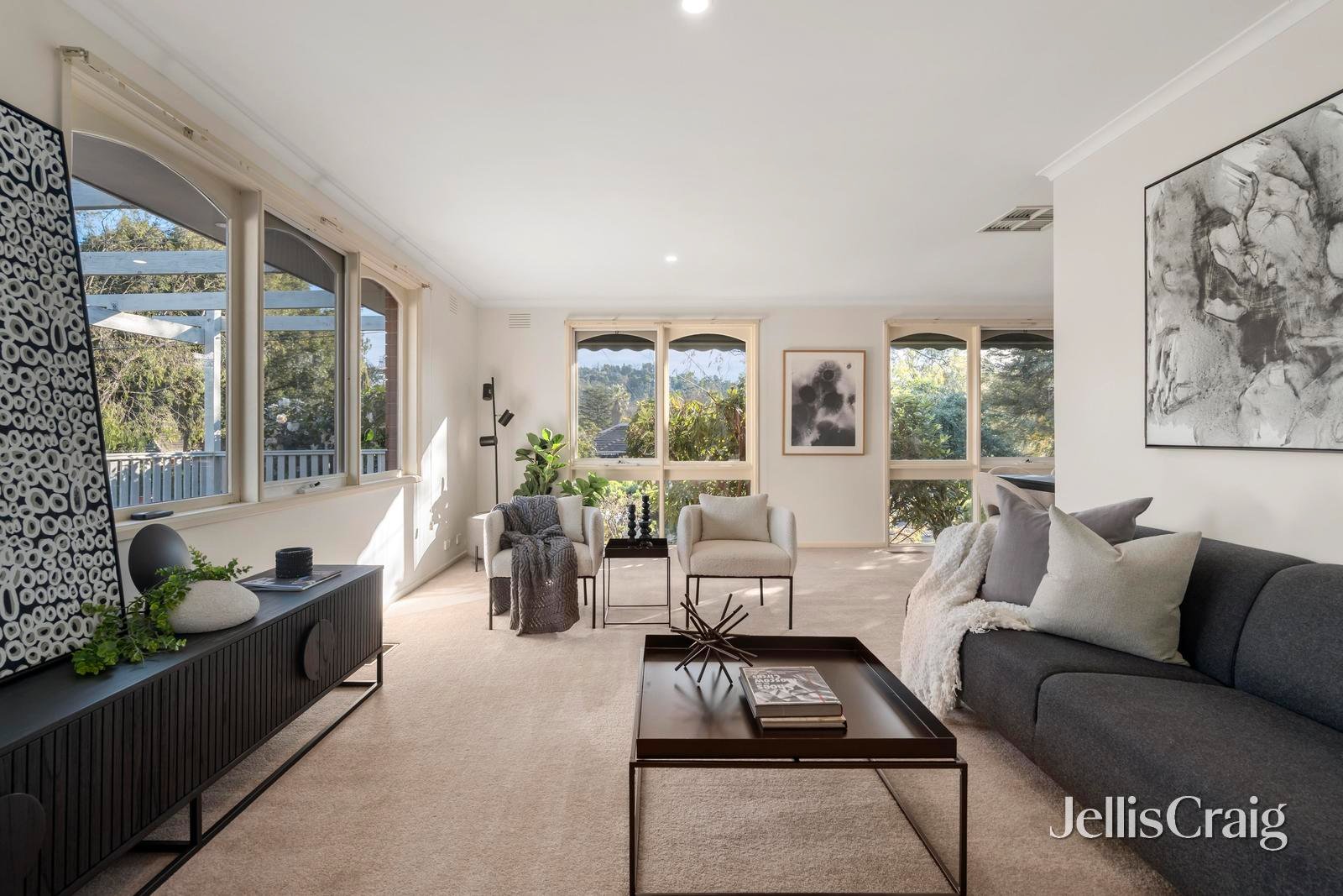 10 Aminga Court, Croydon image 2