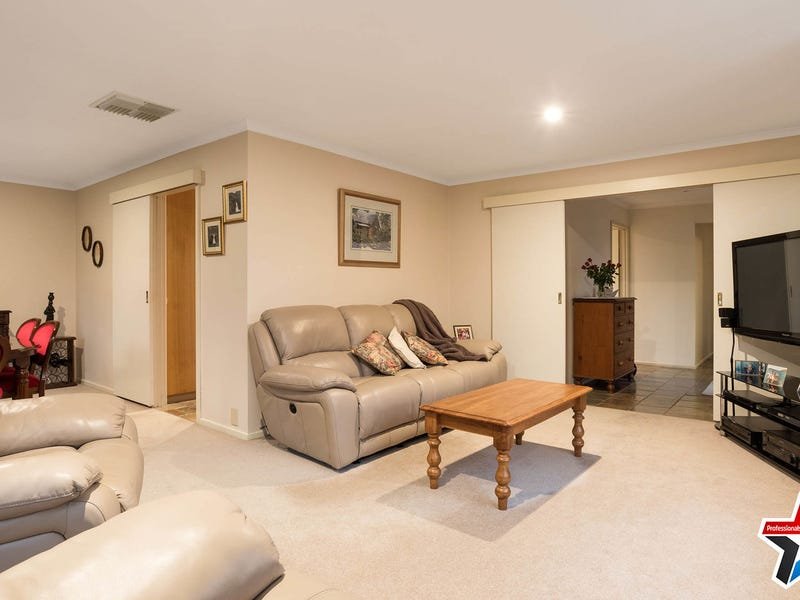 10 Aminga Court, Croydon image 2