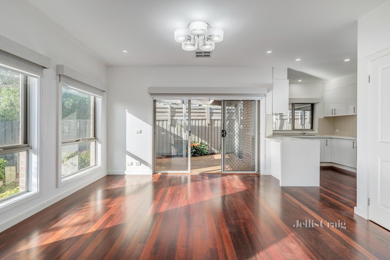 10 Andover Avenue, Mitcham image 3