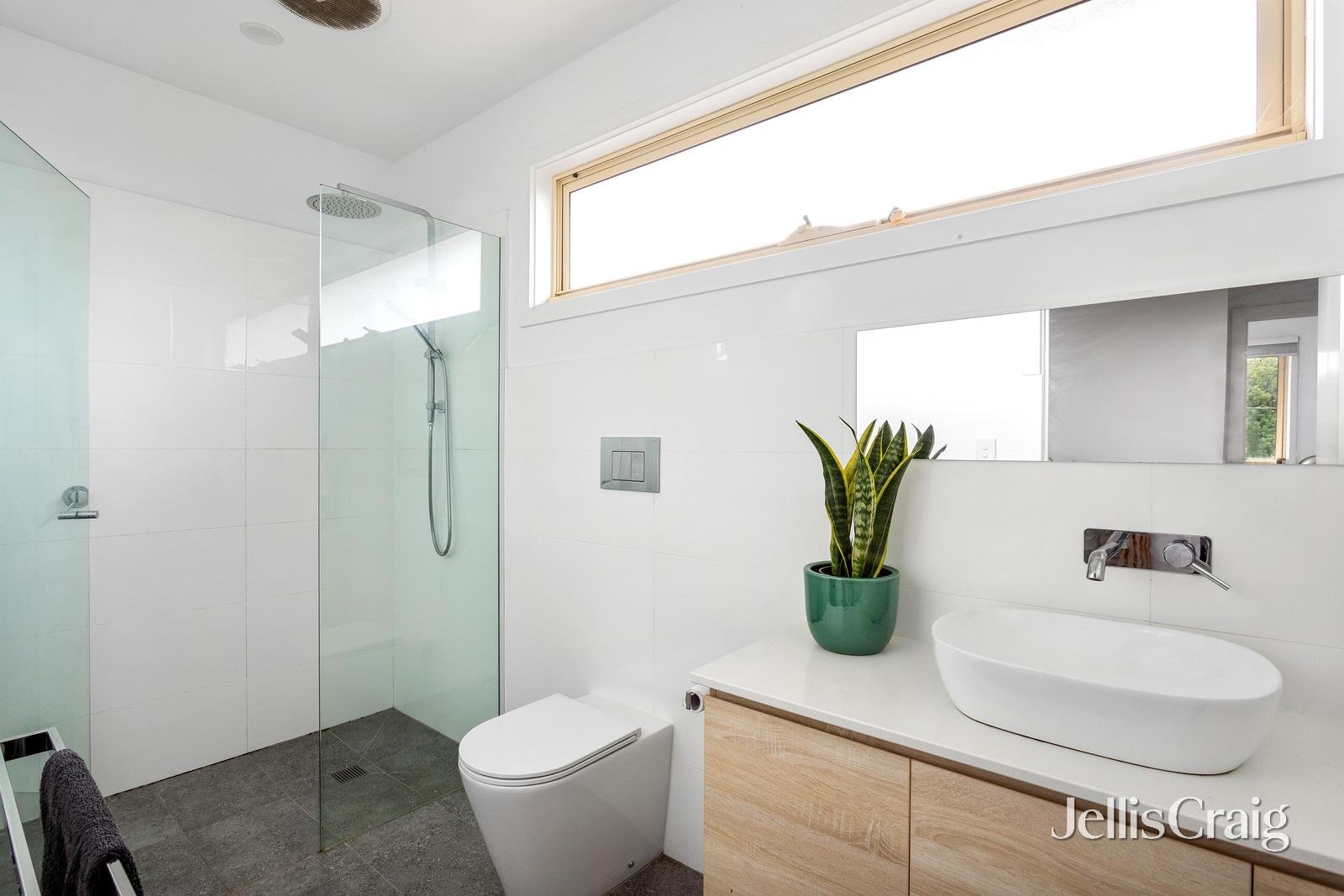10 Anstee Grove, Bentleigh image 8