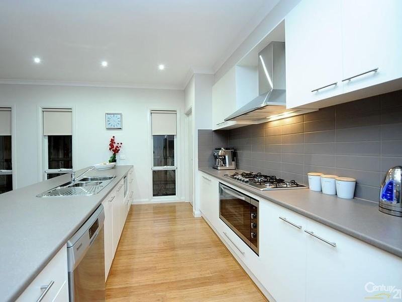 10 Arbour Avenue, Point Cook image 2