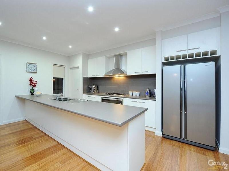 10 Arbour Avenue, Point Cook image 3