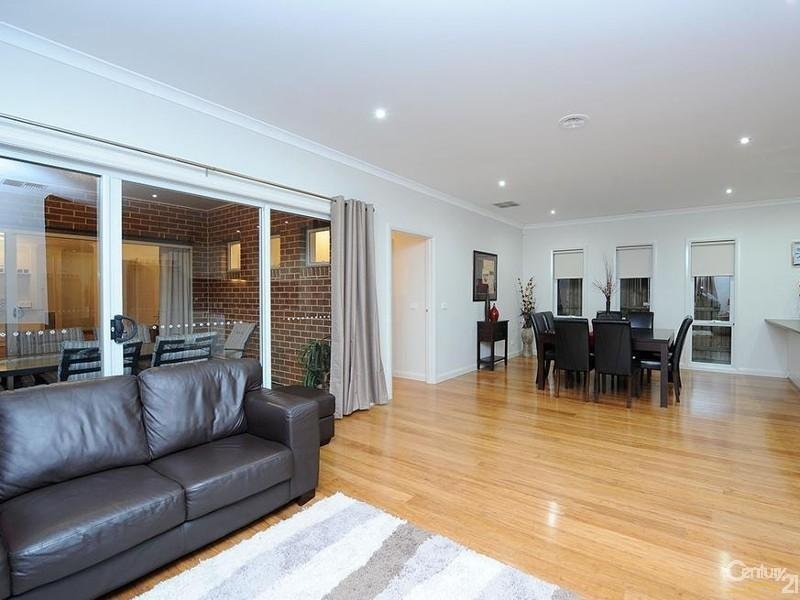 10 Arbour Avenue, Point Cook image 5