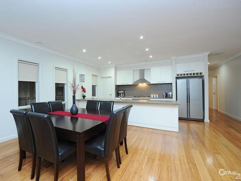 10 Arbour Avenue, Point Cook image 6