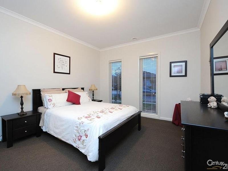 10 Arbour Avenue, Point Cook image 7