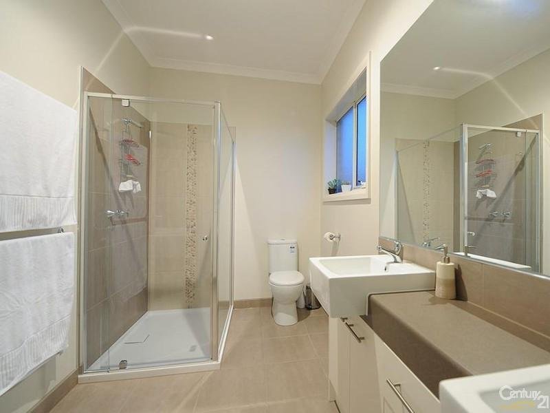 10 Arbour Avenue, Point Cook image 8