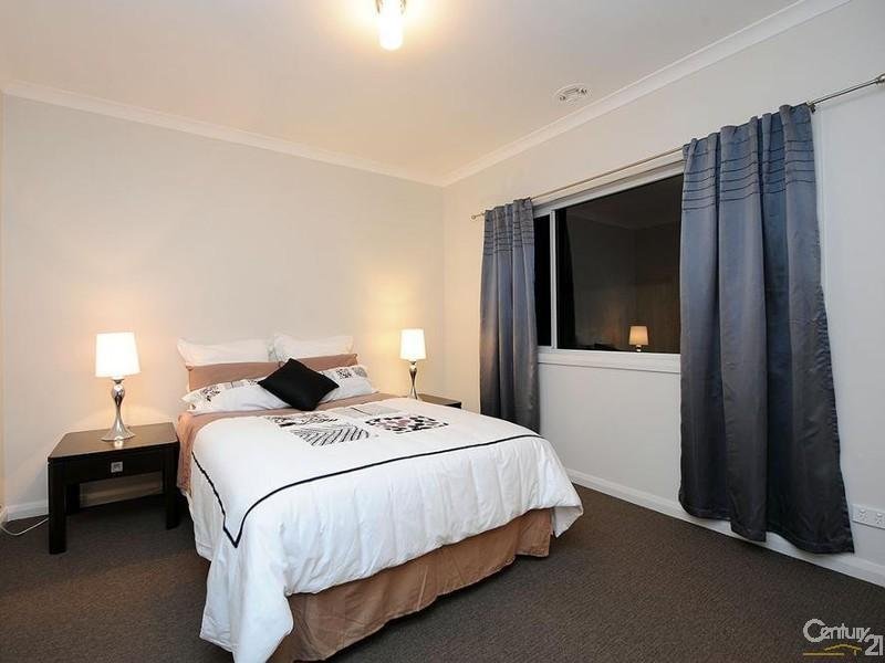 10 Arbour Avenue, Point Cook image 15