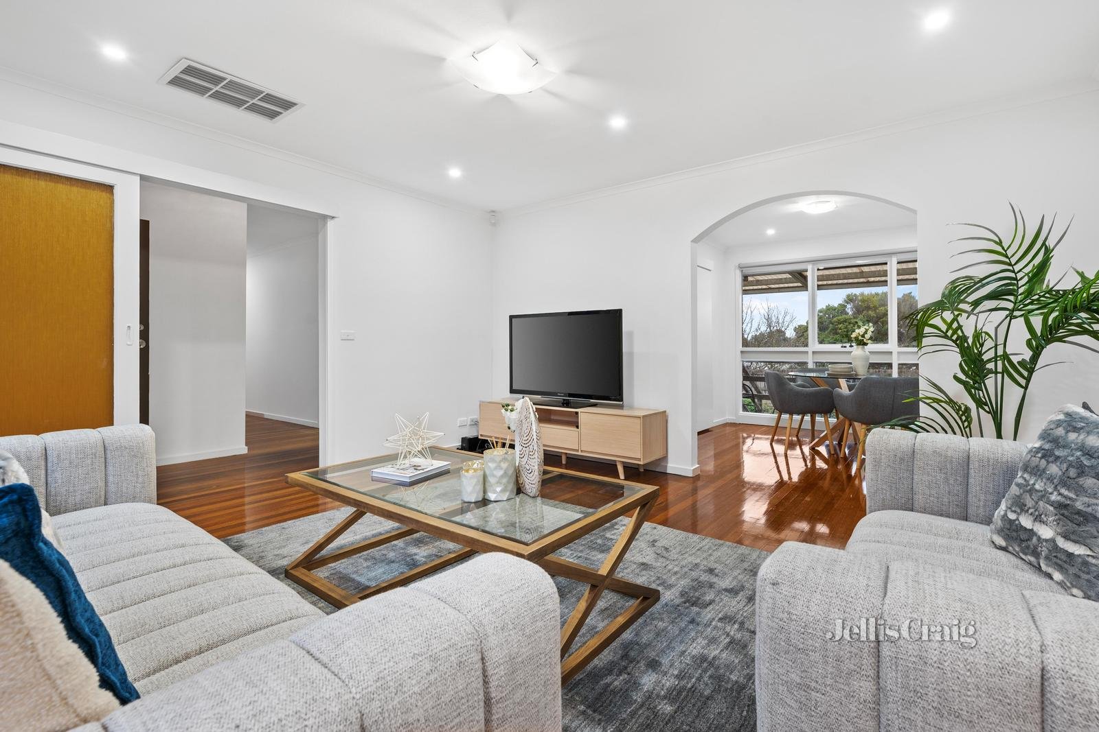 10 Avalon Avenue, Glen Waverley image 3