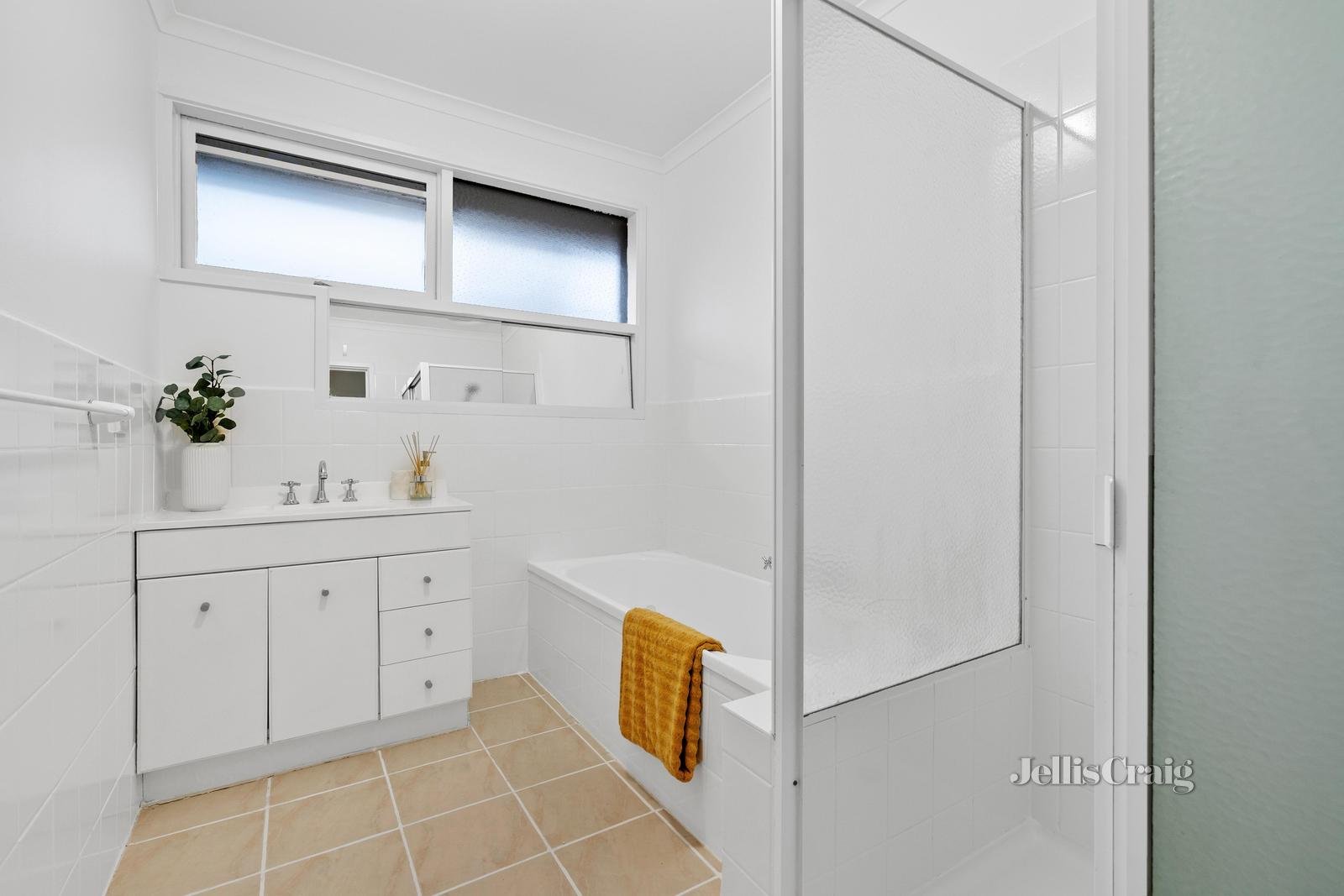 10 Avalon Avenue, Glen Waverley image 8