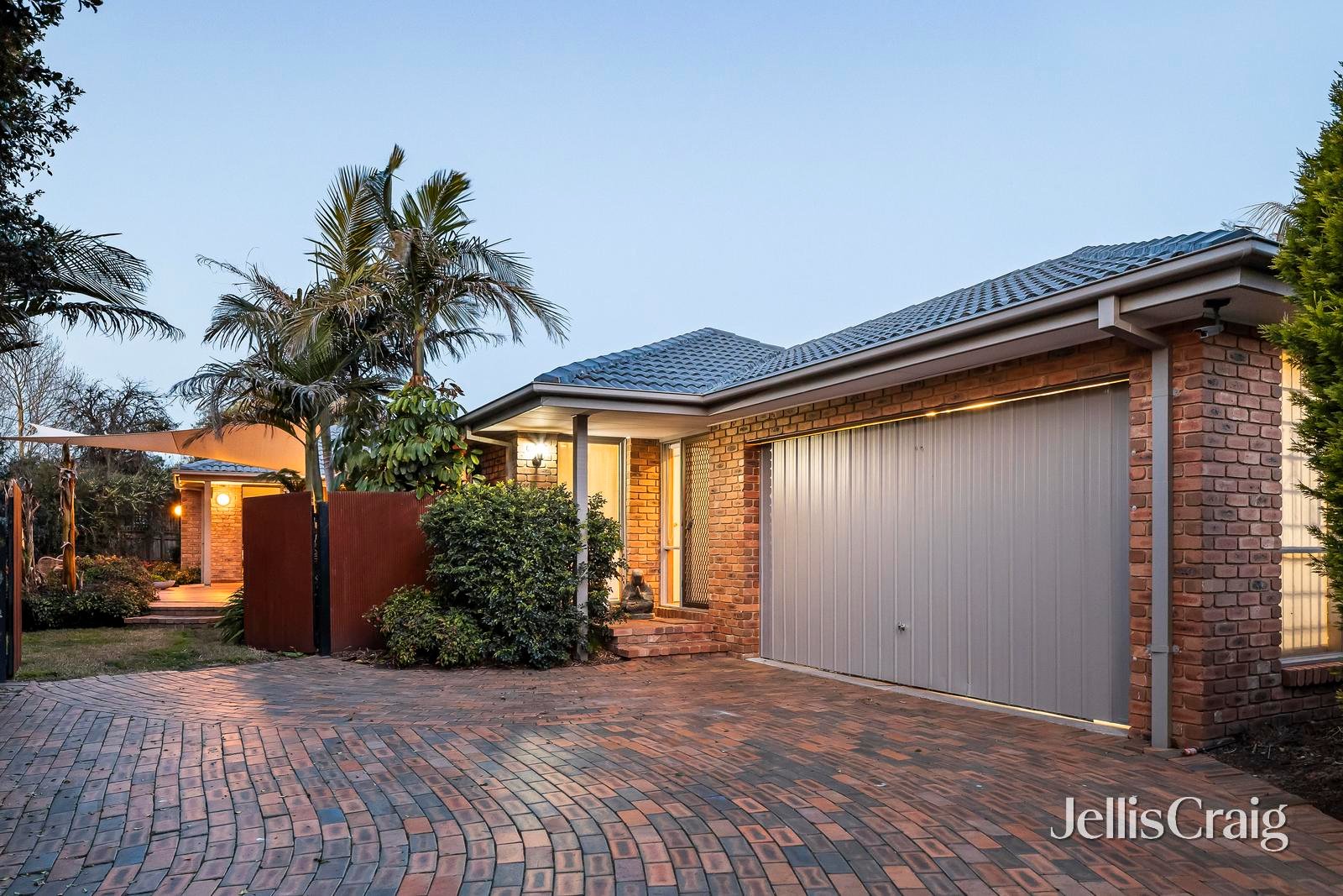 10 Babinda Court, Rowville image 1
