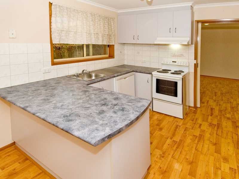 10 Banksia Place, Grovedale image 2