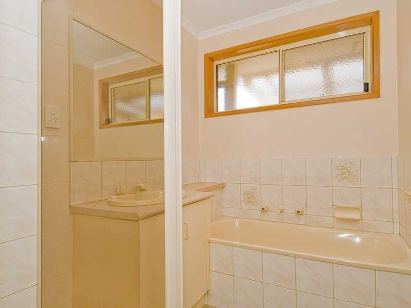 10 Banksia Place, Grovedale image 4
