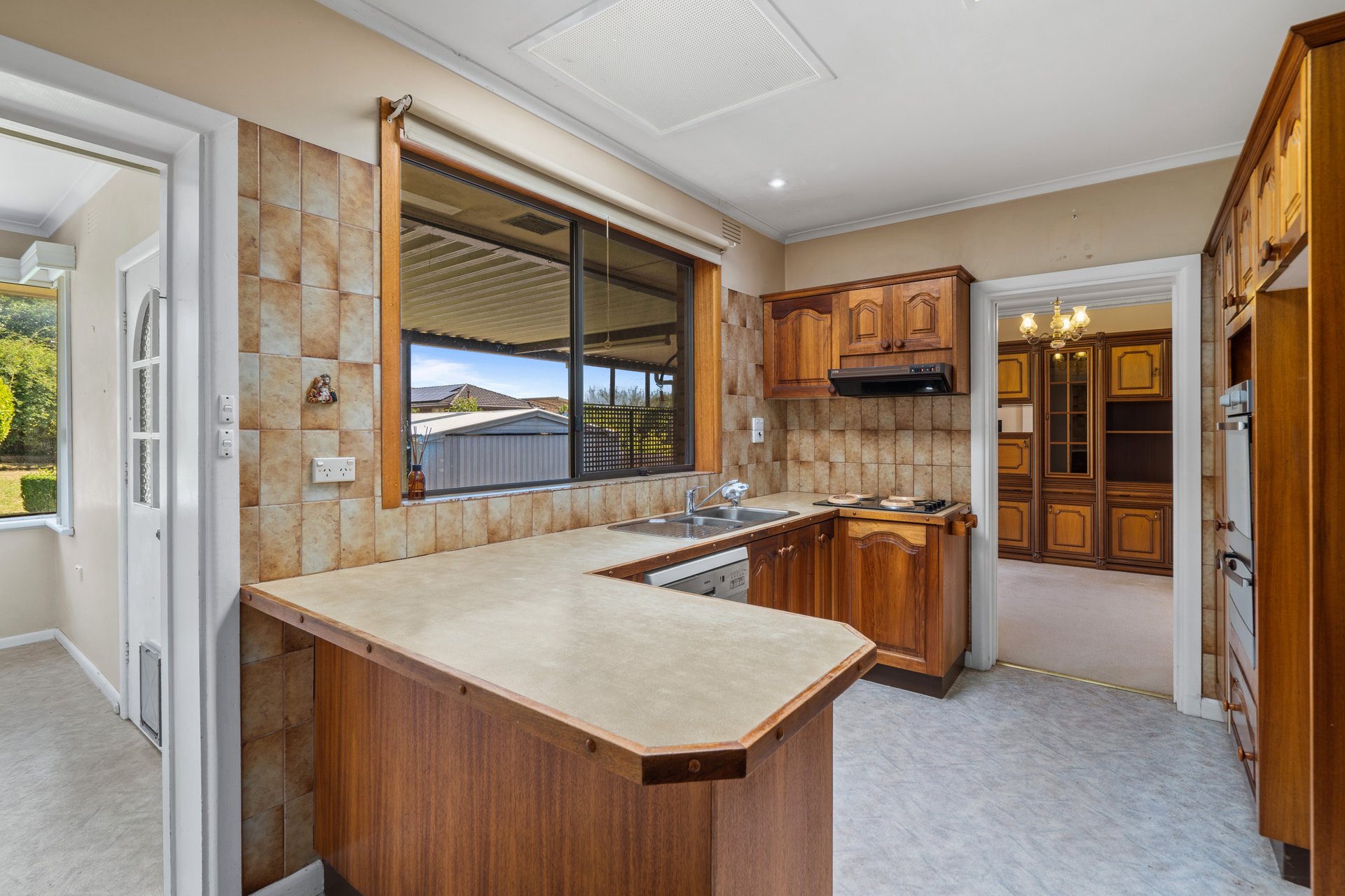 10 Barlyn Road, Mount Waverley image 5