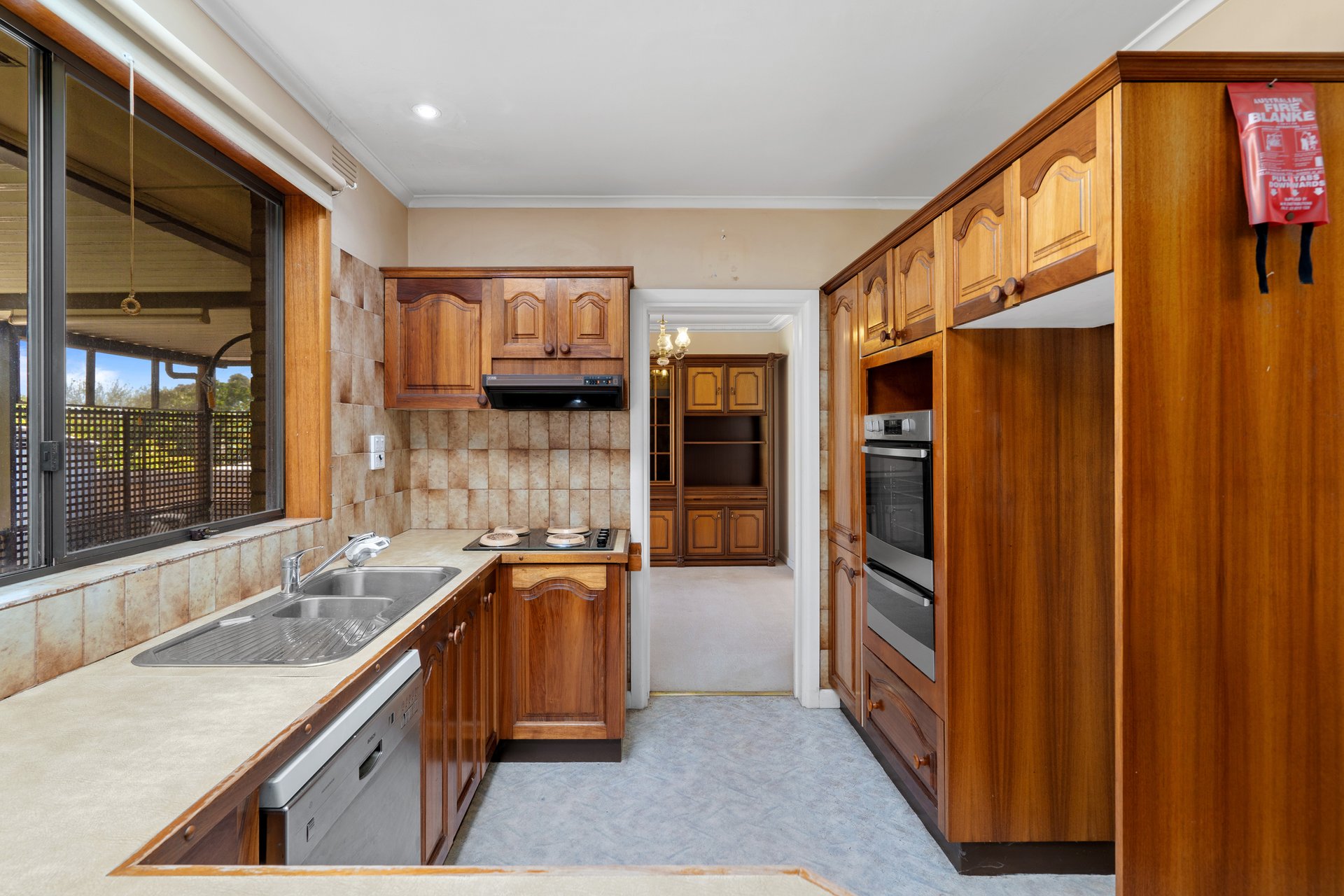 10 Barlyn Road, Mount Waverley image 6