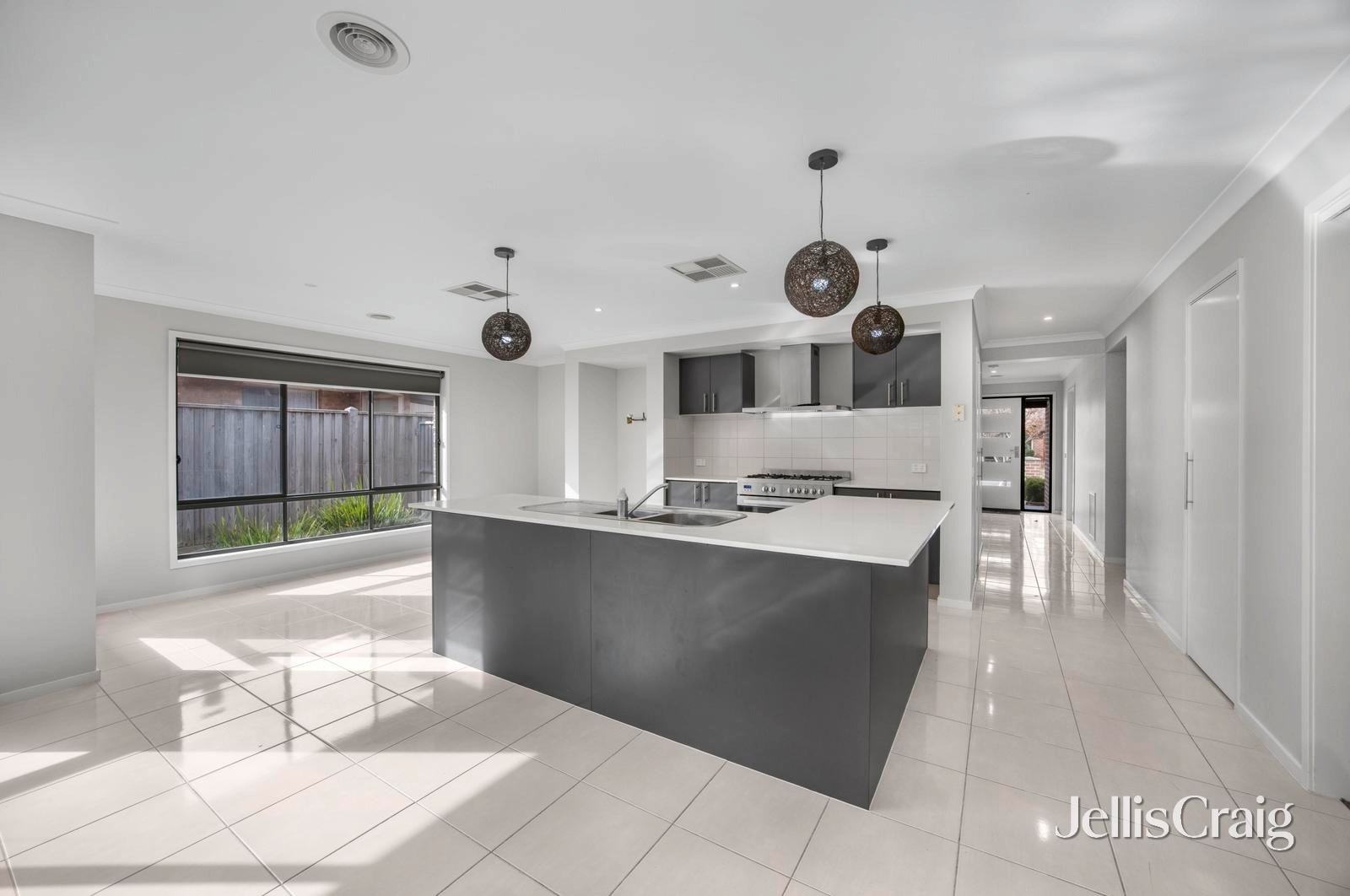10 Bellington Drive, Alfredton image 2