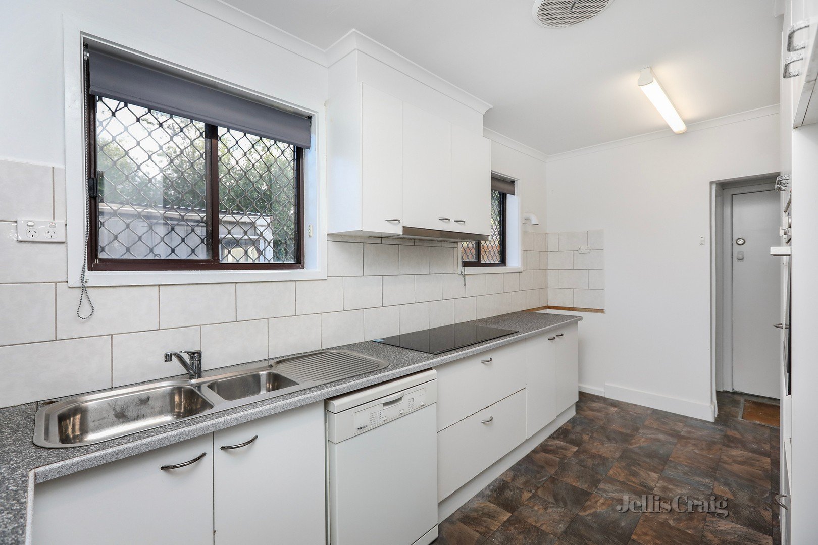 10 Belmar Avenue, Altona image 5
