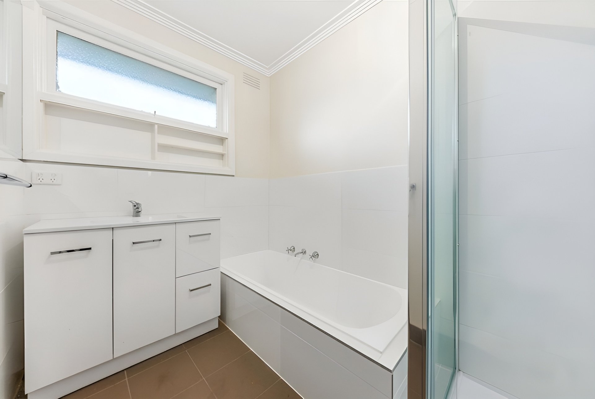 10 Bernard Court, Keilor East image 6