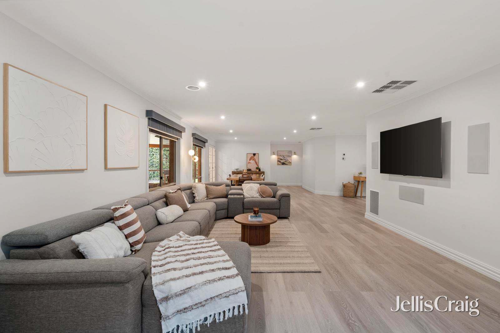10 Berrywood Walk, Warranwood image 2