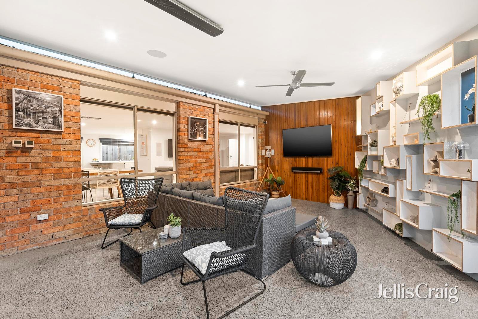 10 Berrywood Walk, Warranwood image 9