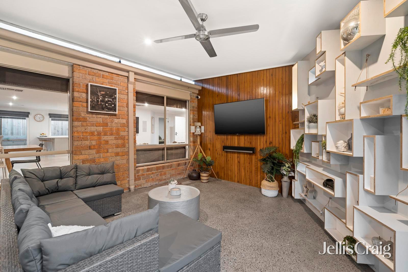 10 Berrywood Walk, Warranwood image 10