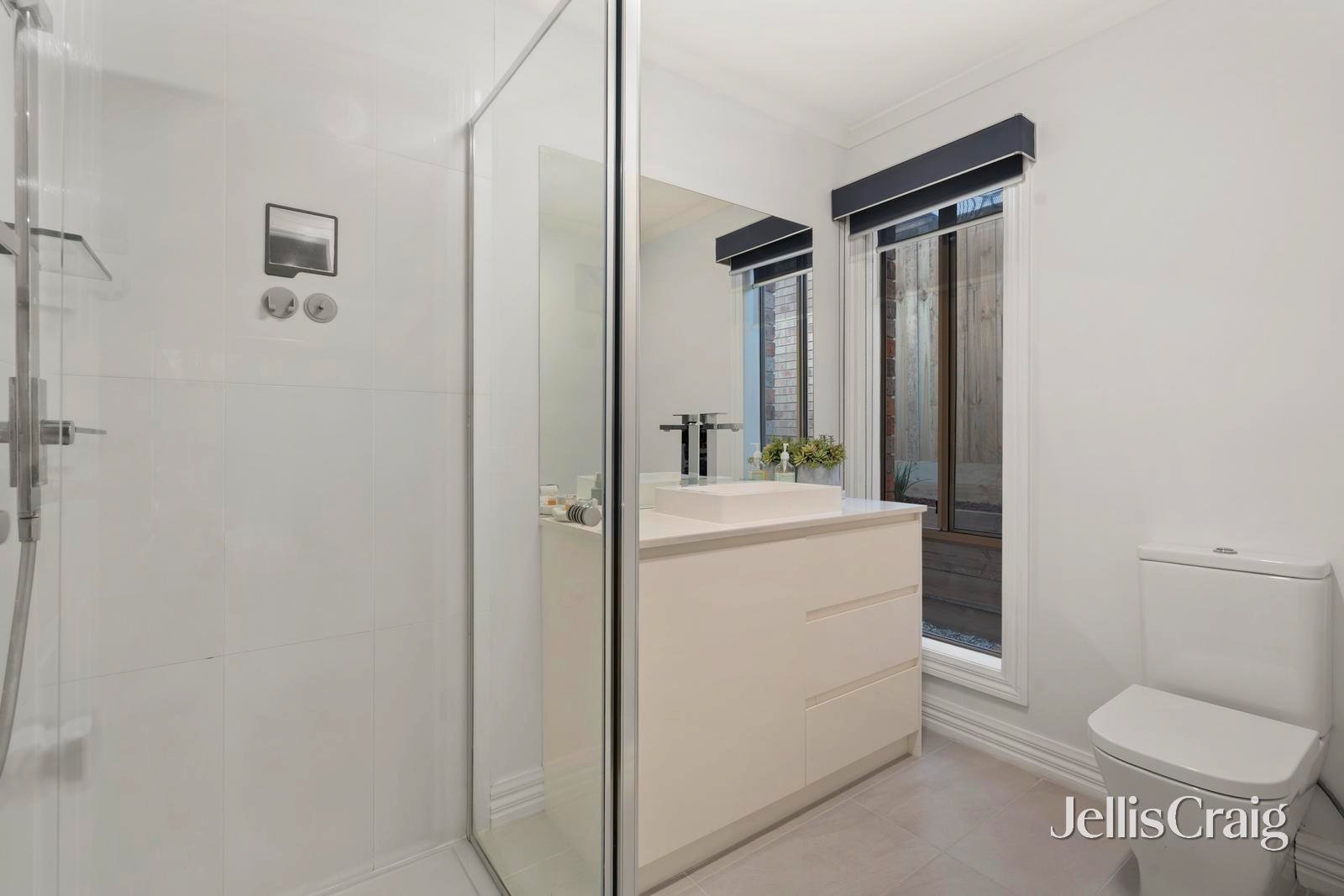 10 Berrywood Walk, Warranwood image 17