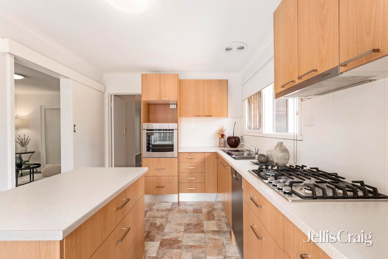 10 Blackburn Road, Mooroolbark image 3