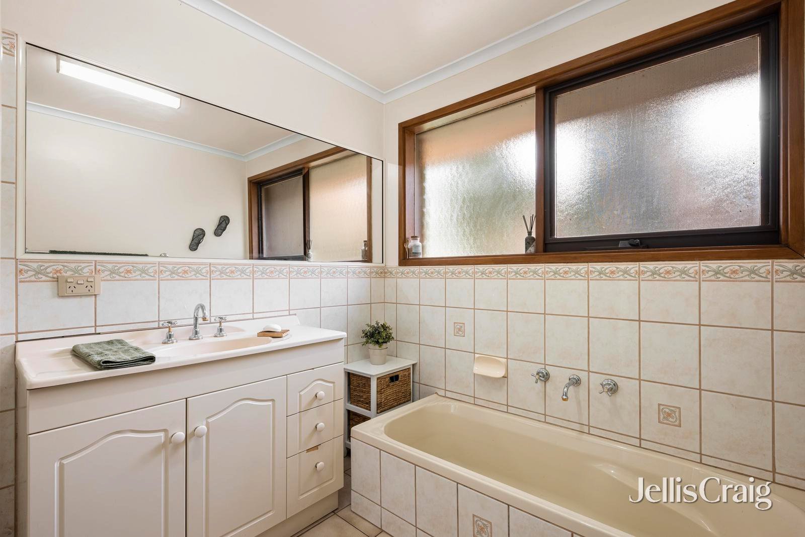 10 Blueberry Road, Mooroolbark image 8