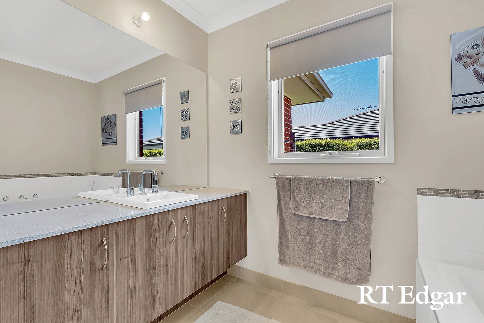 Property Gallery Thumbnail 16