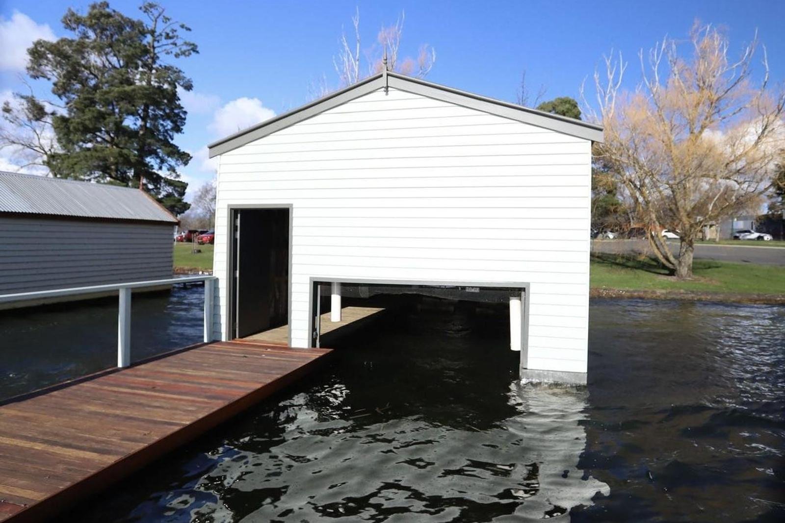 10 Boat Shed Wendouree Parade, Lake Wendouree image 3