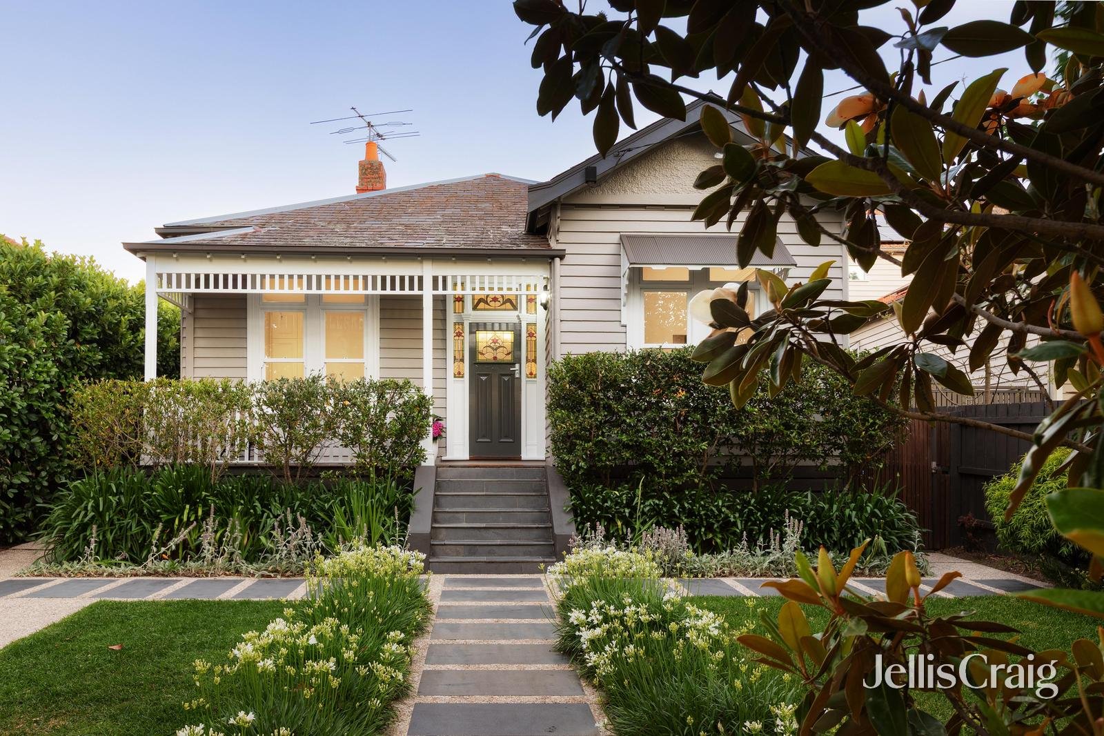 10 Byron Street, Canterbury image 1