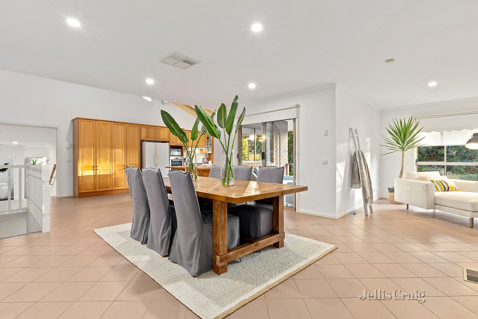 10 Cambrian Court, Eltham North image 2