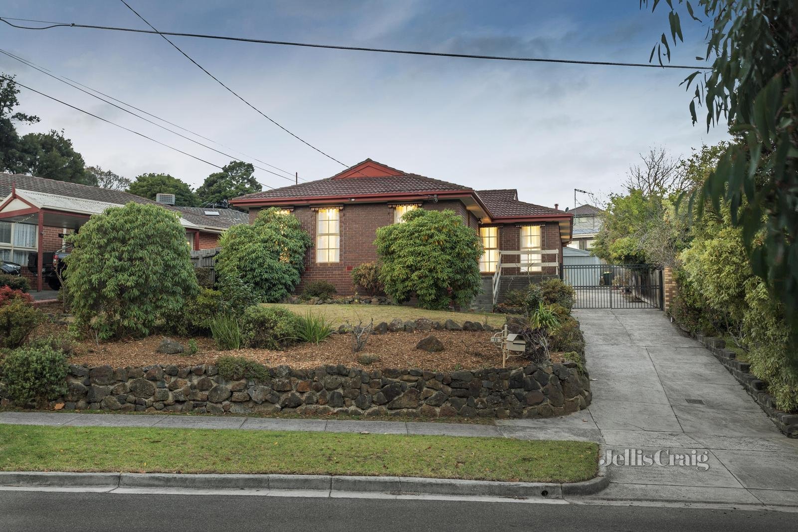 10 Carinya Road, Greensborough image 1