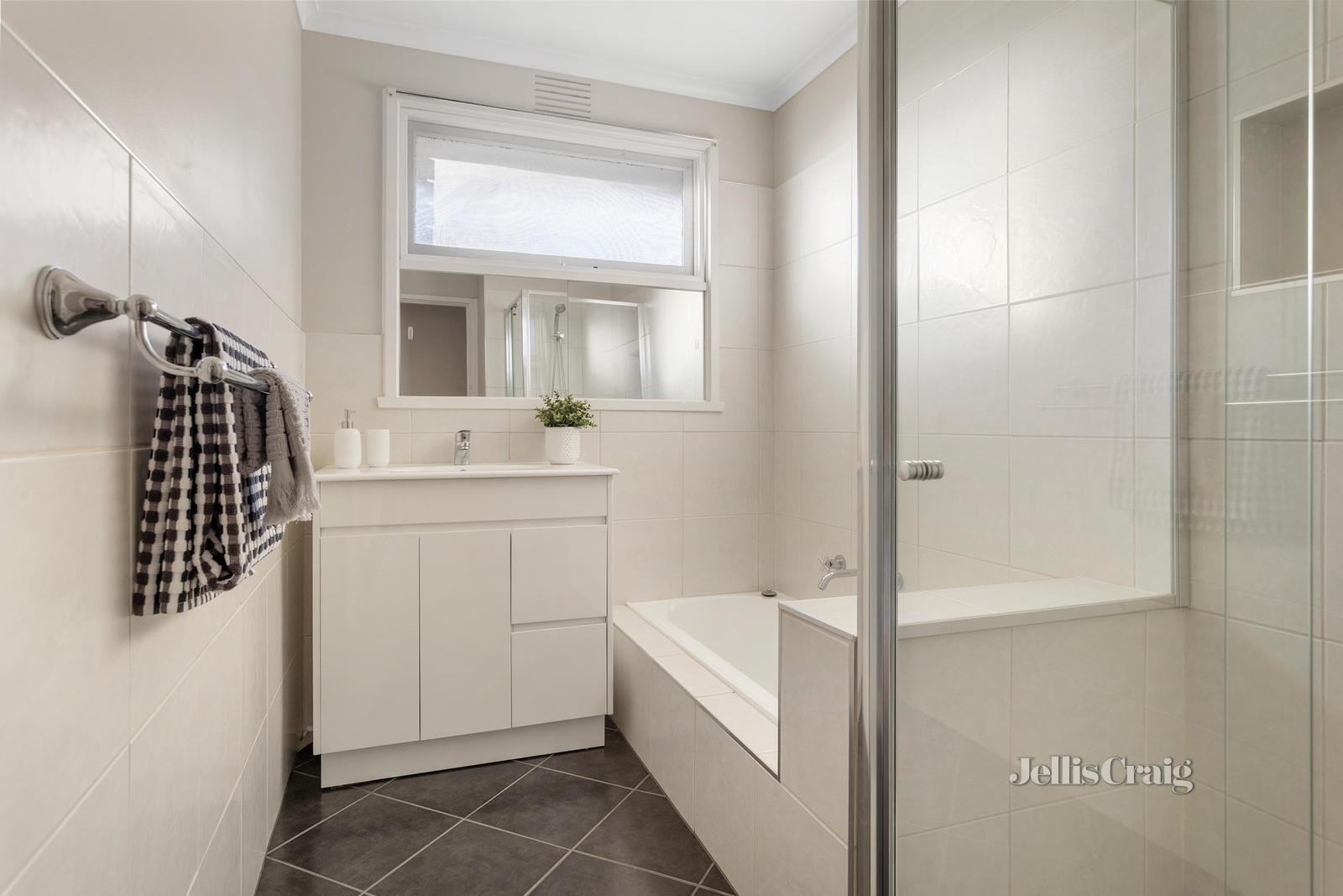 10 Carinya Road, Greensborough image 11