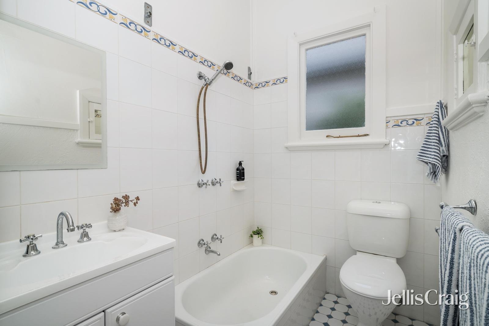 10 Carlton Street, Mckinnon image 10