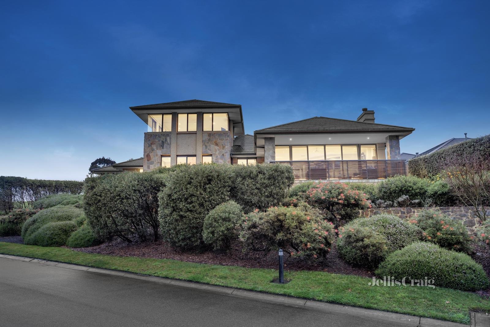 10 Carnoustie Lane, Chirnside Park image 2