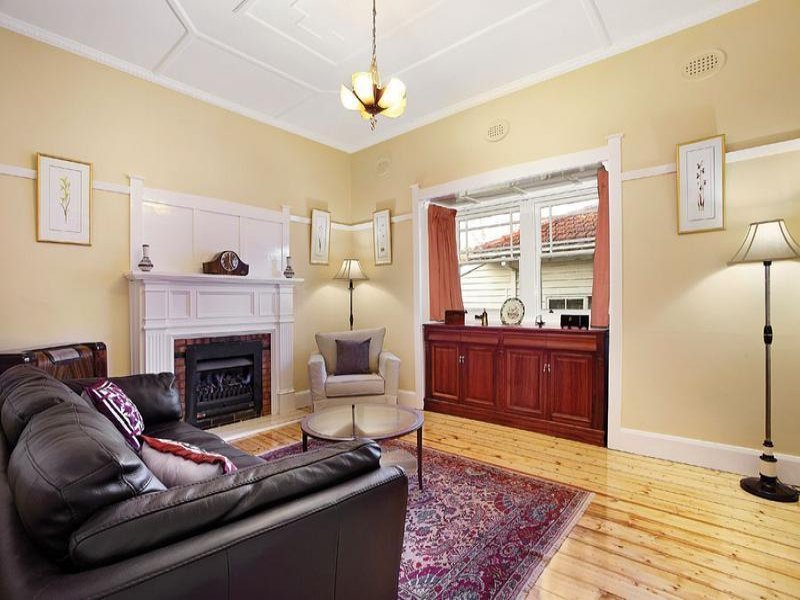 10 Carson Avenue, Mont Albert image 2