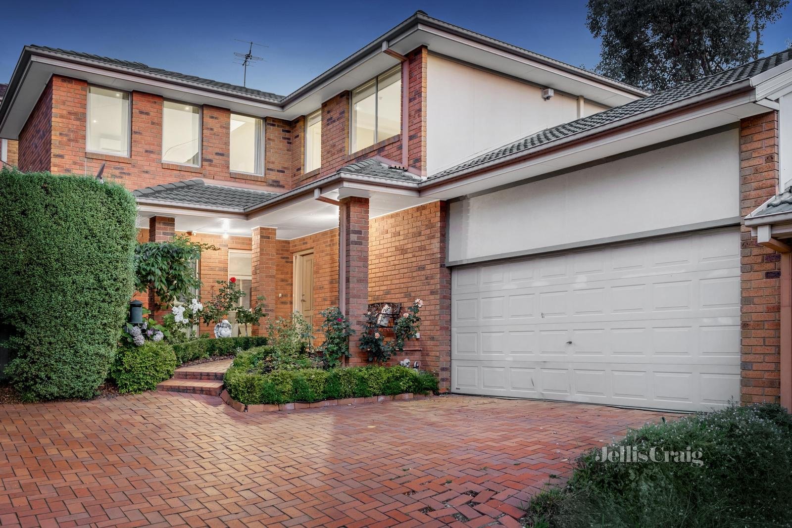 10 Cascades View, Yallambie image 1