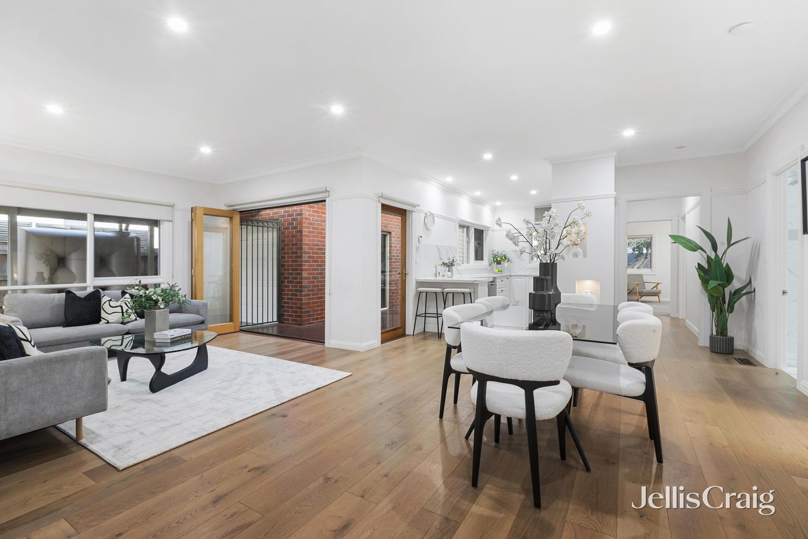10 Charlton Street, Mount Waverley image 4